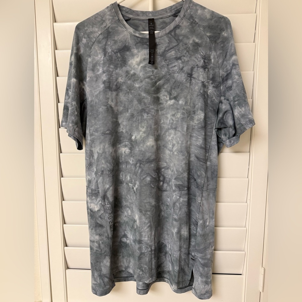 Lululemon Athletica Gray Short Sleeve Tee with Cloudy Pattern